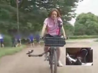 ญี่ปุ่น ที่รัก masturbated ในขณะที่ ขึ้นขี่ a specially modified เพศ bike!