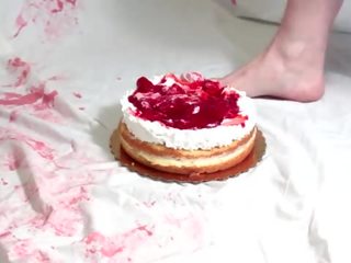 Strawberry cake shtrydhje