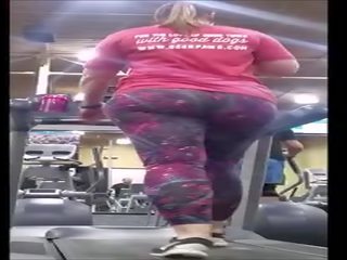 Jiggly korisť blondýna pawg na treadmill