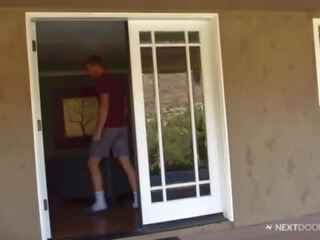 Nextdoorraw - grand rousse obtient surprit creeping sur voisin