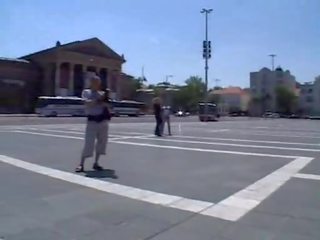 Moût regarder. publique xxx vidéo vidéo en central budapest!